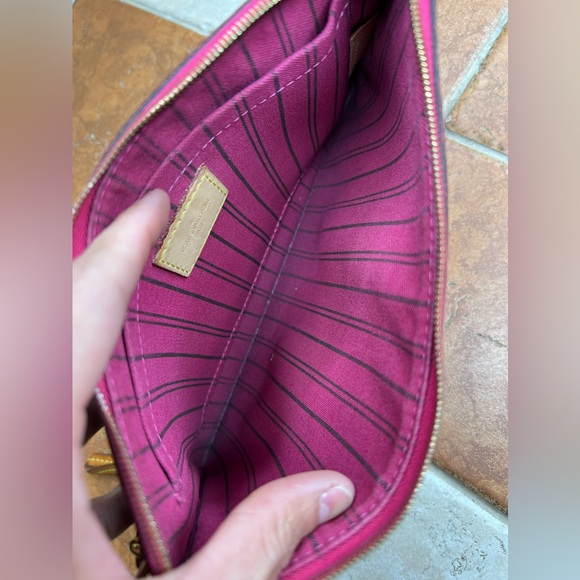 Louis Vuitton Monogram Neverfull GM Pochette Fuchsia - Picture 7 of 17